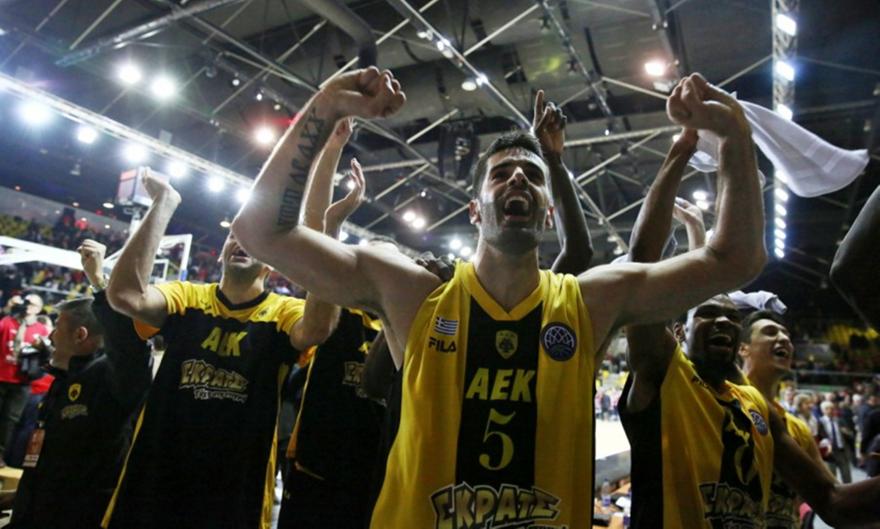 «Κιτρινόμαυρο» μεθύσι στα αποδυτήρια μετά την πρόκριση! (pics)