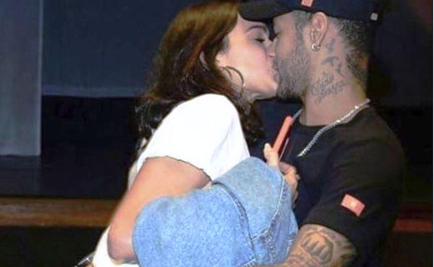 Τα καυτά φιλιά του Νεϊμάρ με την Μπρούνα (pics)