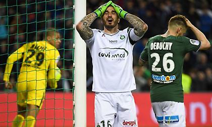 Έπεσε από το Πύργο του Άιφελ και βρήκε τον… Ντεμπισί η Παρί