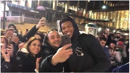 Αποθέωσαν τον Αντετοκούνμπο οι Έλληνες της Νέας Υόρκης