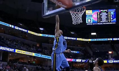 Το… βόλεϊ των Γκρίζλις στο Top 10 (video)