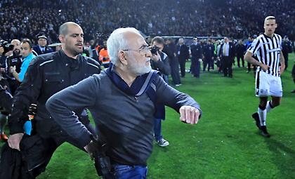 Έναν μήνα διασύρεται η Ελλάδα με το ΠΑΟΚ-ΑΕΚ