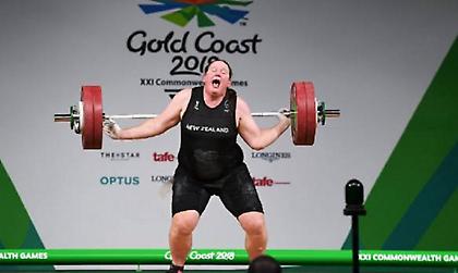 Σοκαριστικός τραυματισμός τρανσέξουαλ αρσιβαρίστριας (video)