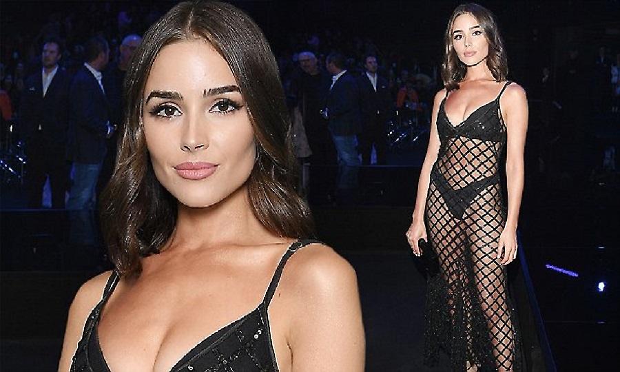 Η Ολίβια Κούλπο έκανε πάταγο σε επίδειξη μόδας για εσώρουχα (pics)