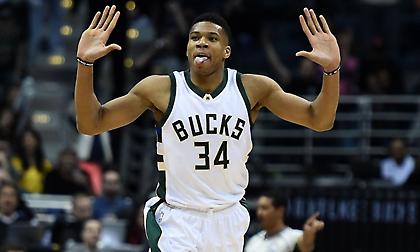 Παίζει με Σίξερς ο Giannis