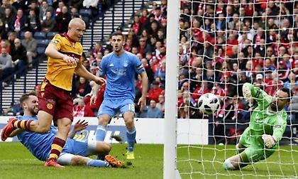 Στον τελικό με τριάρα!