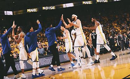 Διέλυσαν τους Σπερς οι Γουόριορς!