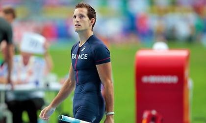 «Πέταξαν» Λαβιλενί, Σουρ