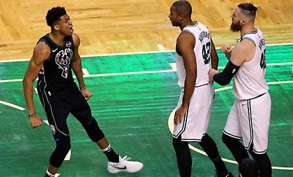 Οι πρώτες «πτήσεις» του Αντετοκούνμπο στα play-off (vids)