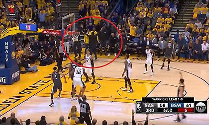 Ο Κάρι πανηγύρισε το τρίποντο του Τόμπσον χωρίς καν να δει ότι ευστόχησε (video)