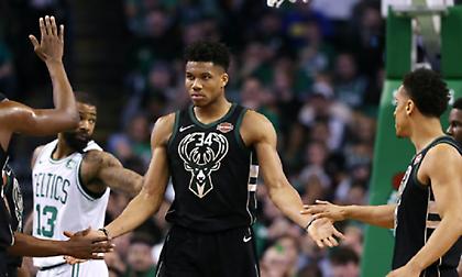 Τέταρτη σε πωλήσεις παγκοσμίως η φανέλα του Αντετοκούνμπο!