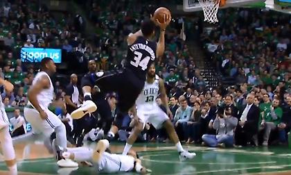 Με ηρωικό καλάθι Γιάννη το Top 10 του ΝΒΑ (video)