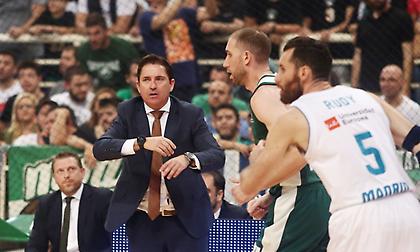 Πασκουάλ: «Παραμένει φαβορί η Ρεάλ»