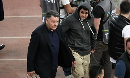 Κούγιας για την γκάφα στη φανέλα της ΑΕΛ: «Συγγνώμη για τους άχρηστους συνεργάτες μου»!