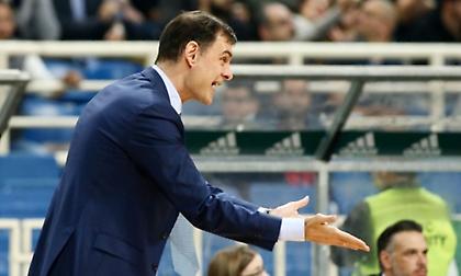 Μπαρτζώκας: «Συμβαίνουν τρελά πράγματα με τους διαιτητές»