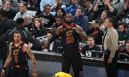 Η 20ή… 40άρα του ΛεΜπρόν στα playoffs-18 πίσω από τον Μάικλ Τζόρνταν (pics+vid)