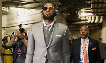 Το αστρονομικό ποσό που ξόδεψε ο ΛεΜπρόν για να… ντύσει τους συμπαίκτες του!