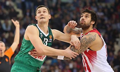 Άφησε άποντο τον Γιανκούνας μετά από χρόνια η άμυνα του Ολυμπιακού!