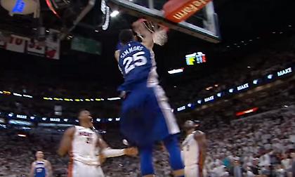 Το... κρίσιμο κάρφωμα του Σίμονς στο Top 10 (video)