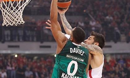 Ευρωλίγκα: Οι 41 πόντοι του «εκτελεστή» Ντέιβις απέναντι στον Ολυμπιακό (video)