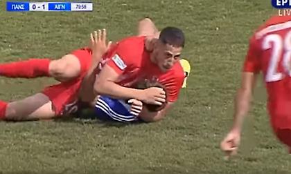 Λαβή… κατς σε αγώνα της Football League (video)