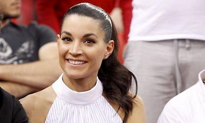 Η σύζυγος του Σάρας ντυμένη στα πράσινα (pic)