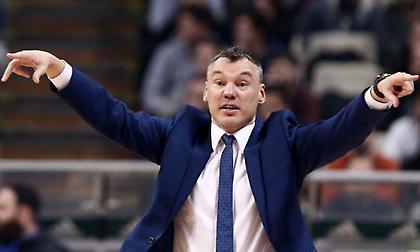 Γιασικεβίτσιους: «Βγάζω το καπέλο στους παίκτες μου»