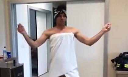 Ο Χοακίν χορεύει σαν την Τζένιφερ Λόπεζ (video)