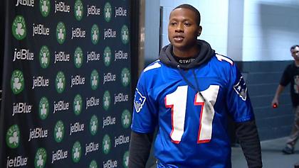 Ο Ροζίερ πήγε στο γήπεδο με φανέλα… Ντρου Μπλέντσο