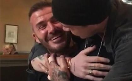 Η συγκινητική έκπληξη του Μπρούκλιν Μπέκαμ στον μπαμπά του (vid)