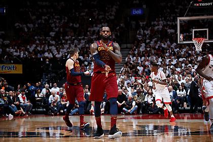 Μυθικός Λεμπρόν και 2-0 οι Καβαλίερς