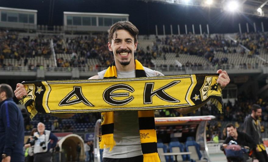 Δεν κρατιέται για την απονομή ο Σιμόες (pic)