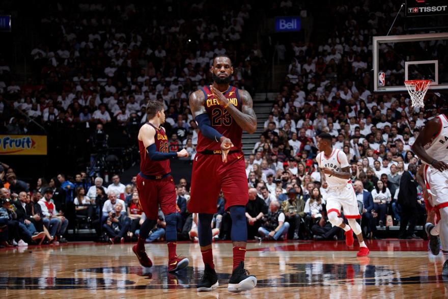 Λεμπρόν: «Δεν μπορείς να κοροϊδέψεις τους Θεούς του μπάσκετ»