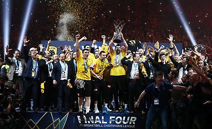 Μια ΑΕΚ που δεν λυγίζει απέναντι στους δυνατούς