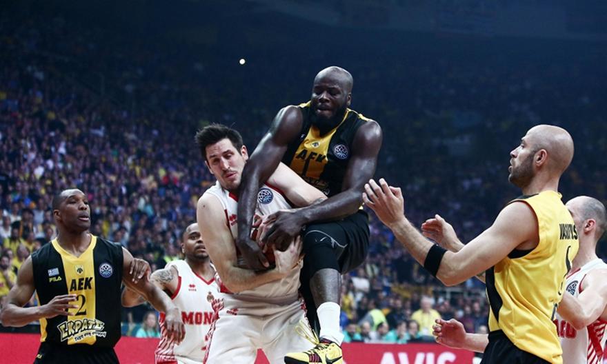 Φάση του Final-4 το... stop Τζέιμς σε Κούπερ (video)