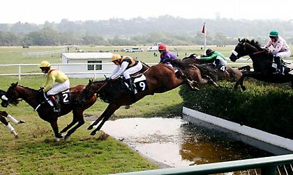 Δυνατό πολύ το festival ιπποδρομιών με εμπόδια στην AUTEUIL της Γαλλίας!