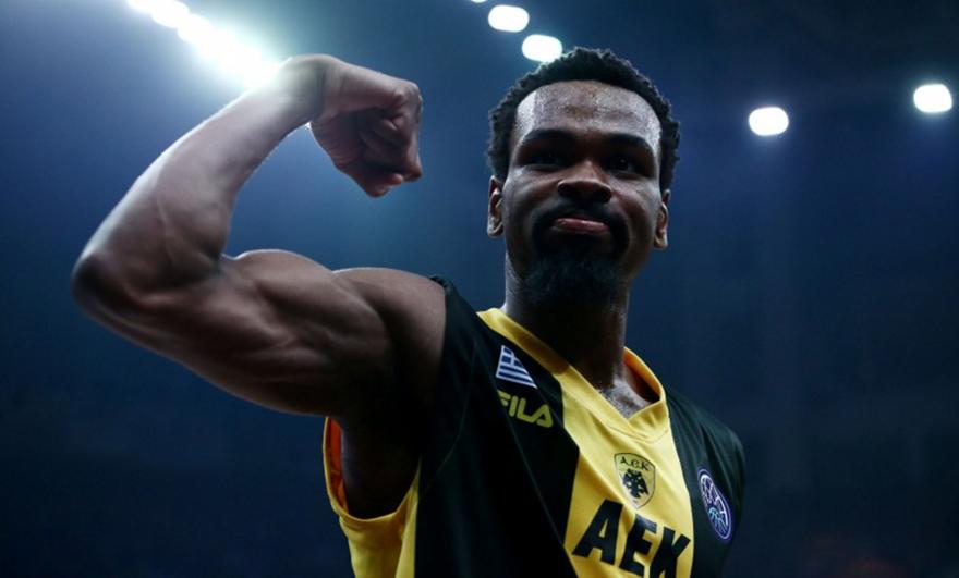 Τα τρία μεγάλα καλάθια του Πάντερ από... παντού (video)