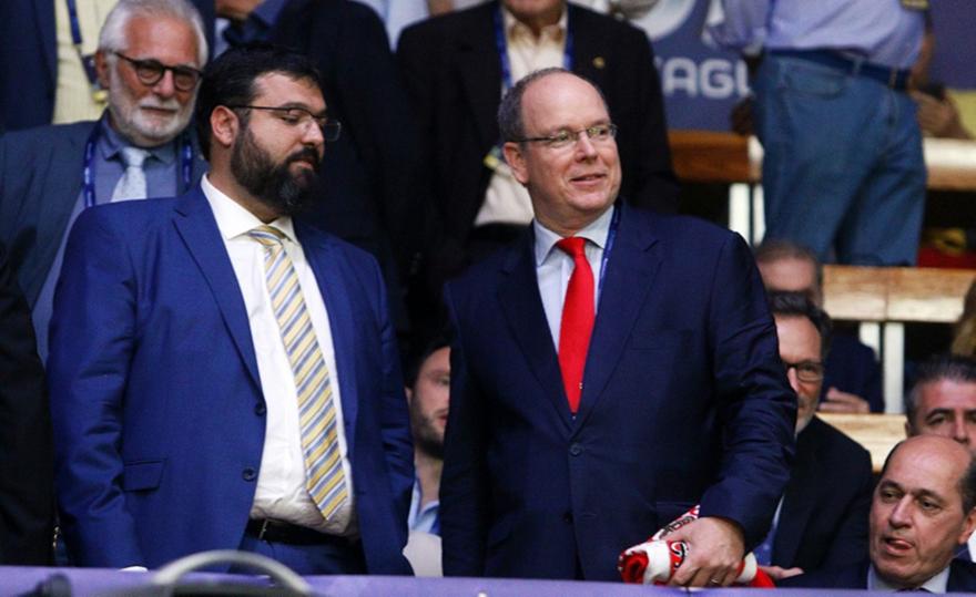 Δεν άντεξε την ατμόσφαιρα του ΟΑΚΑ και φόρεσε ωτοασπίδες ο Αλβέρτος! (pic)