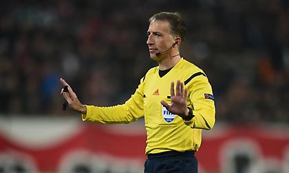 O Μπορμπαλάν σφυρίζει τον τελικό!