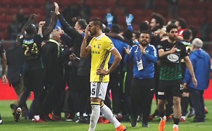 Σκότωσε τη Φενέρ και σήκωσε το Κύπελλο με... κερασάκι από Μπαρμπόσα!