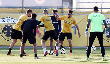 Οι 21 «εκλεκτοί» της ΑΕΚ για τον τελικό!