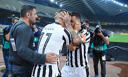 Με φανέλες που έγραφαν νταμπλ πανηγύρισε ο ΠΑΟΚ το Κύπελλο (pics)