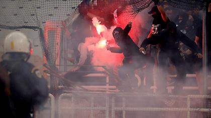 Στον εισαγγελέα οι 14 συλληφθέντες για τα επεισόδια στο ΟΑΚΑ