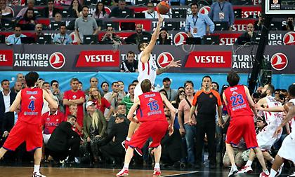 Θυμήθηκε το «έπος» της Κωνσταντινούπολης ο Ολυμπιακός!