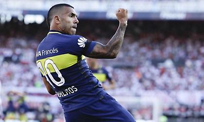 Κρεμάει τα ποδοσφαιρικά παπούτσια του ο Τέβες