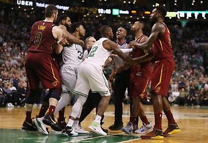 Λου: «Οι Σέλτικς κάνουν άσχημο το παιχνίδι και πρέπει να απαντήσουμε»