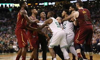 Σμαρτ: «Παίζει βρώμικα ο Σμιθ»