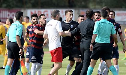 Πήραν στο κυνήγι τον διαιτητή οι παίκτες της Σπάρτης (pics)
