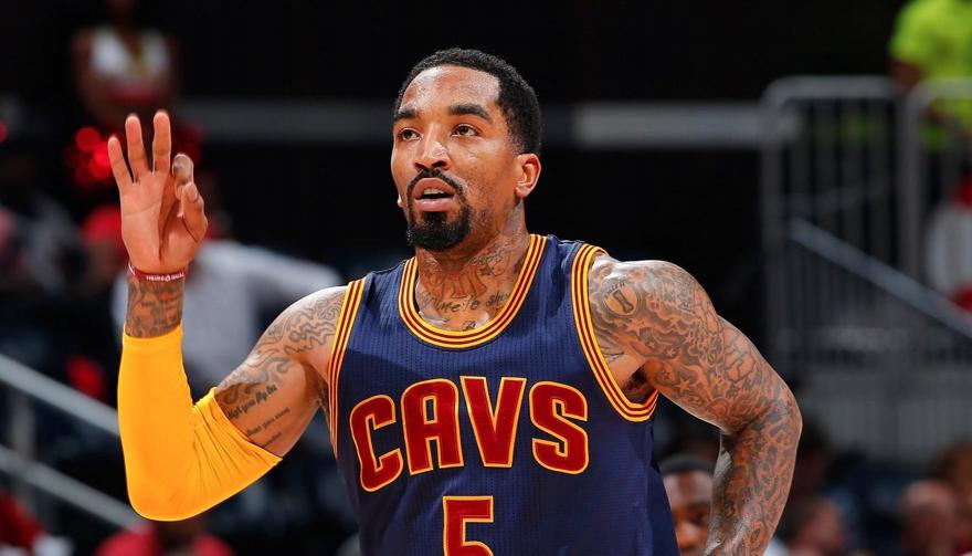 Τζέι Αρ Σμιθ: «Πρέπει να βοηθήσουμε τον Λεμπρόν»