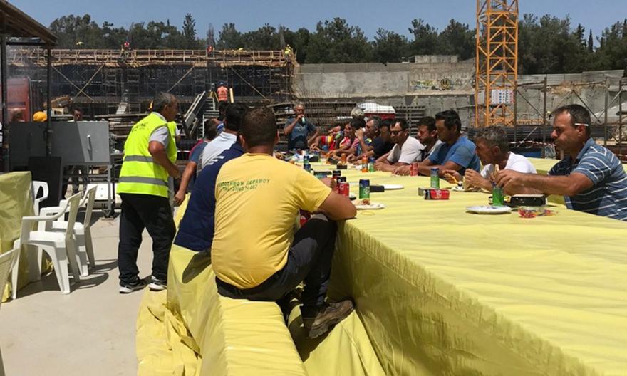 Μπάρμπεκιου στο εργοτάξιο της Αγια-Σοφιάς (pics)